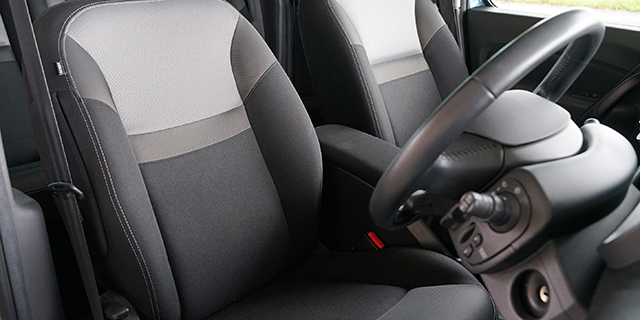 車内のお手入れテクニック 布シートのシミ 気になるニオイを防ぐ ソフト９９公式オンラインショップ